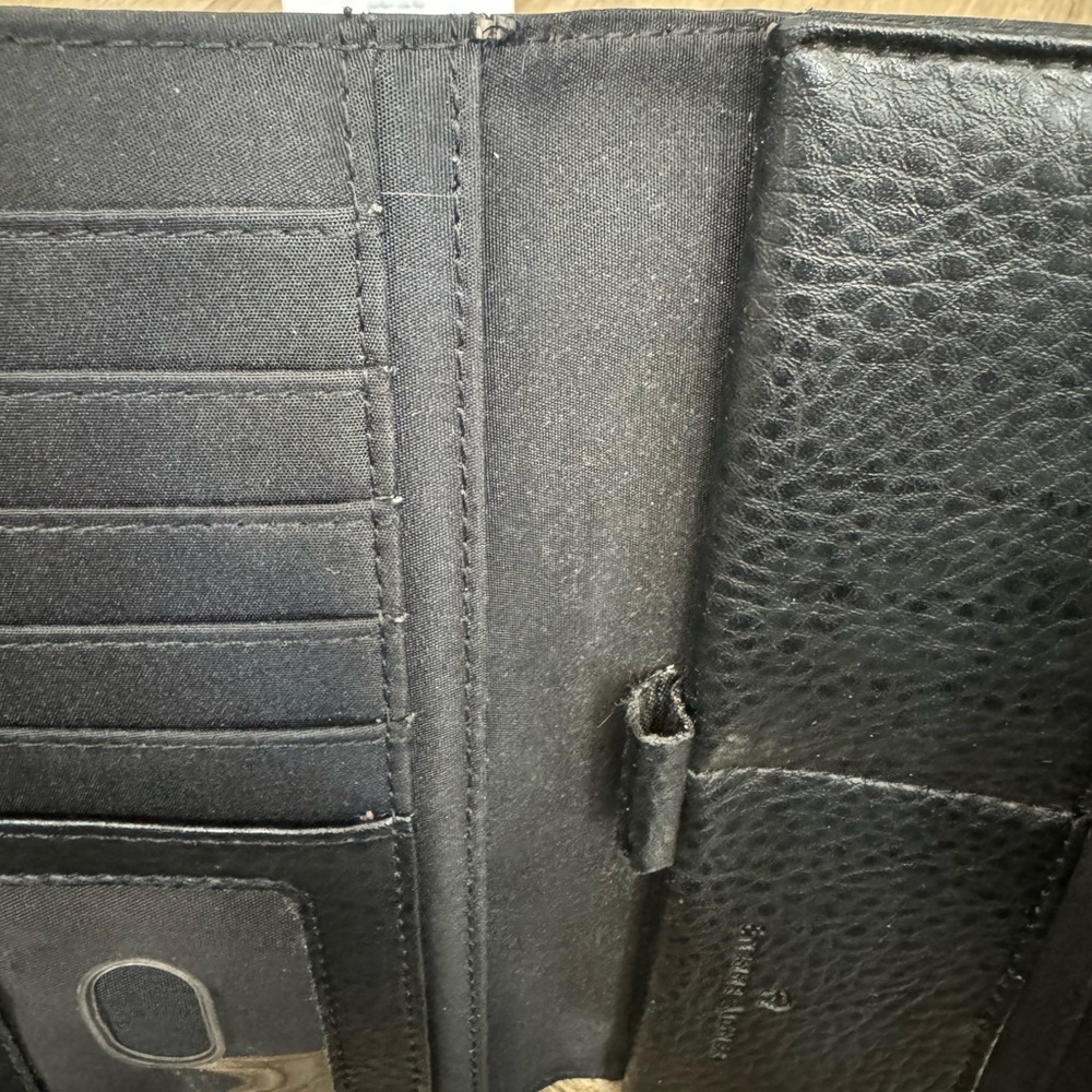 Etienne Aigner wallet - Picture 3 of 14